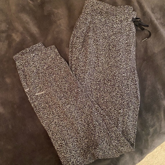 Lululemon Ready To Rulu Pant in Black and White Jacquard (Size 8) - Picture 6 of 8